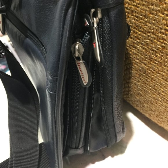 TRAVELON CROSSBODY MESSENGER LEATHER BAGS - Picture 11 of 12